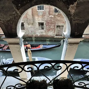 https://red-rose.hotelinveneto.com